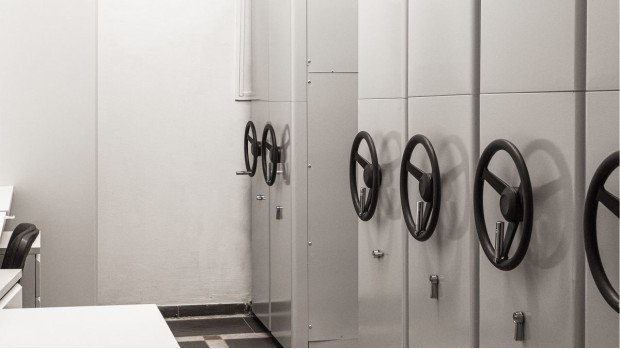 Мобільні архівні системи з механічним приводом для зберігання до