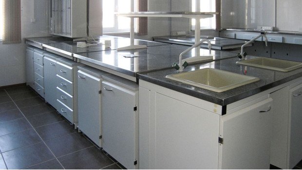 Лабораторні меблі на об'єкті замовника