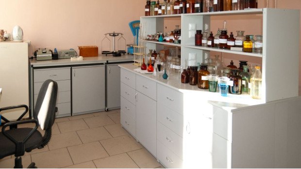Лабораторная мебель в исследовательском помещении