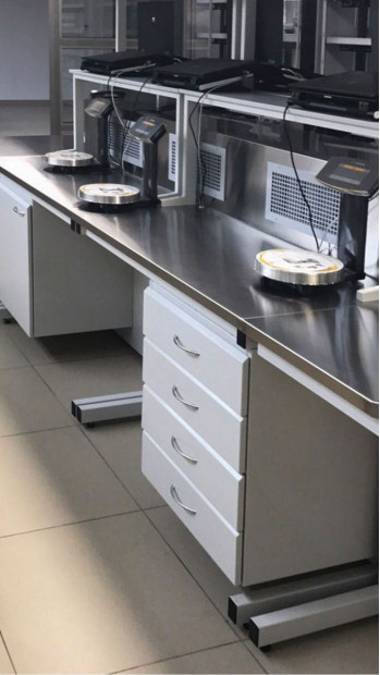 Лабораторная мебель в исследовательском центре
