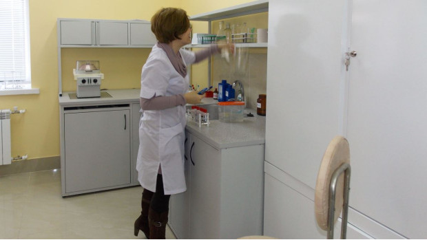 Оснащення лабораторними меблями