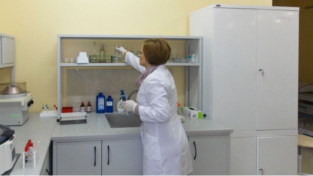 Оснащення лабораторними меблями
