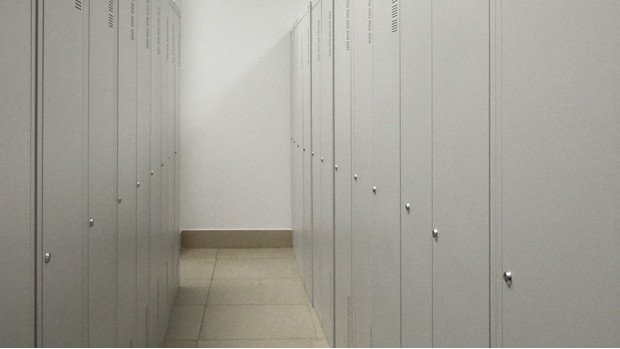 Металеві одягові шафи для роздягальні