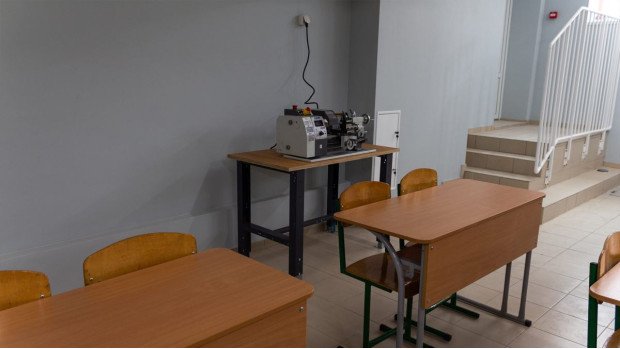 Столярные верстаки в учебном заведении