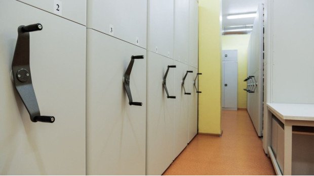 Архівні пересувні стелажі в офісному приміщенні