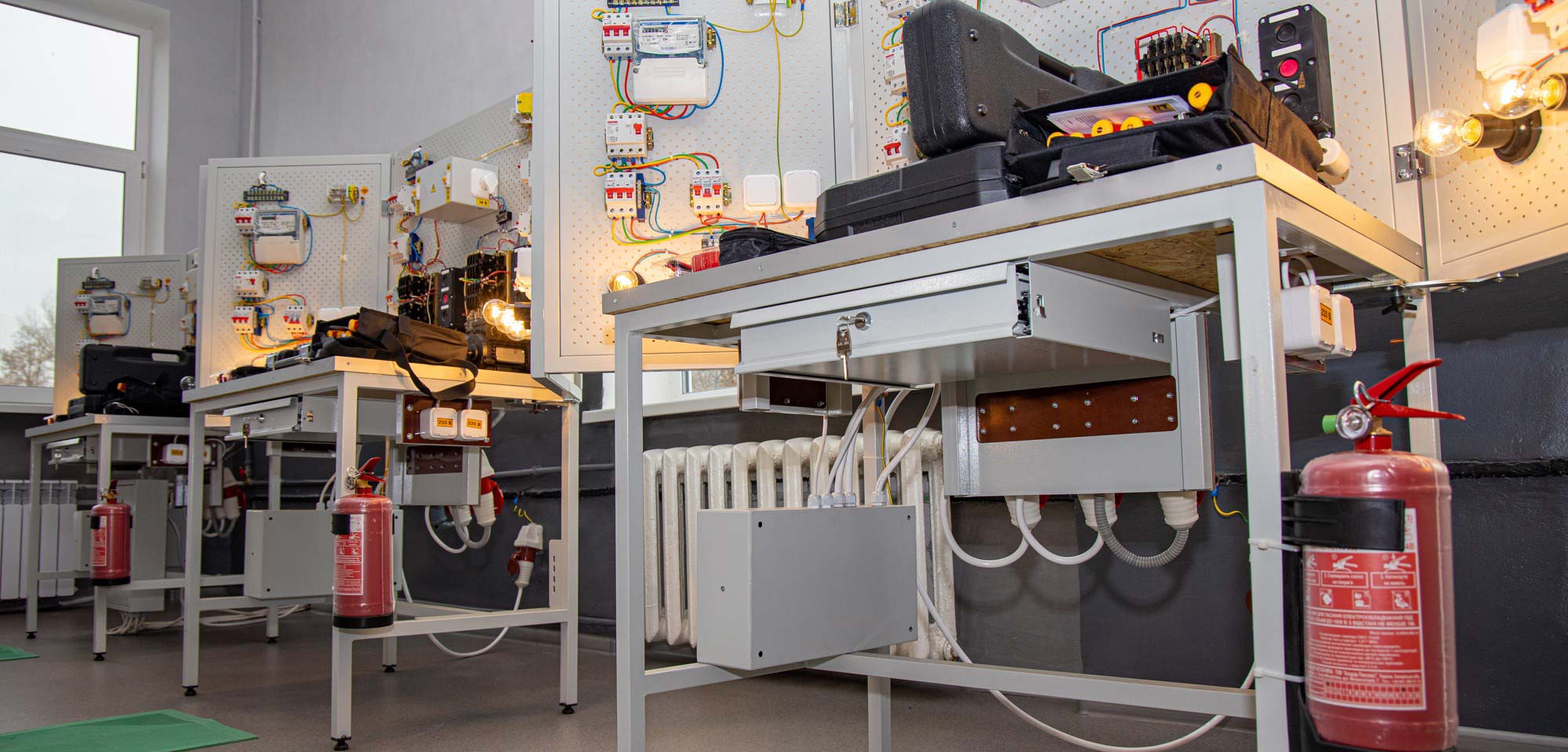 Фото столов учебных для электромонтажных работ