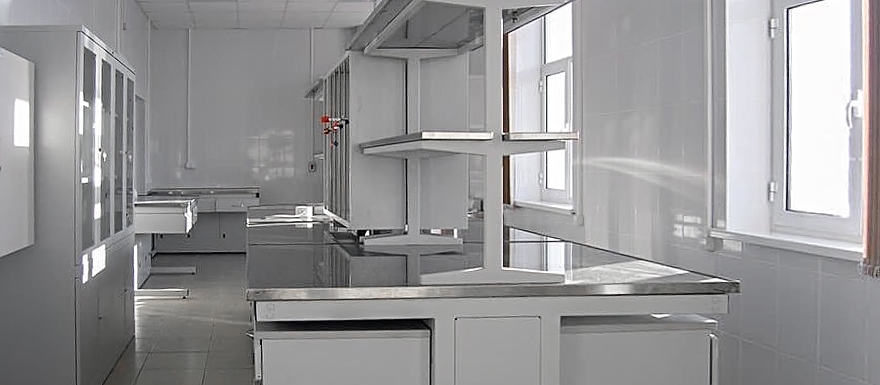 Фото меблів для лабораторій із металу